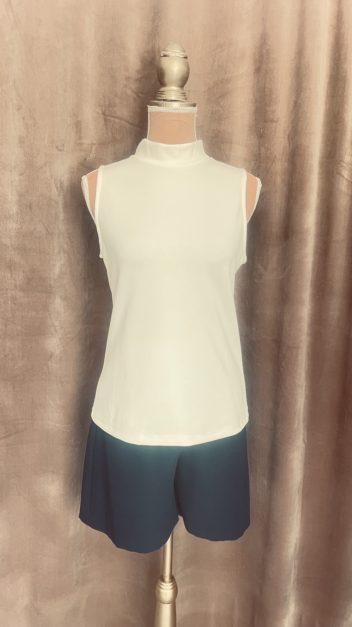 IMG_1473 WHITE SLEEVELESS TURTLENECK TOP - BLACK SLEEVELESS TURTLENECK TOP -CKONTOVA
