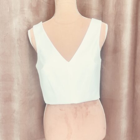 WHITE BOLD CROP TOP -CKONTOVA