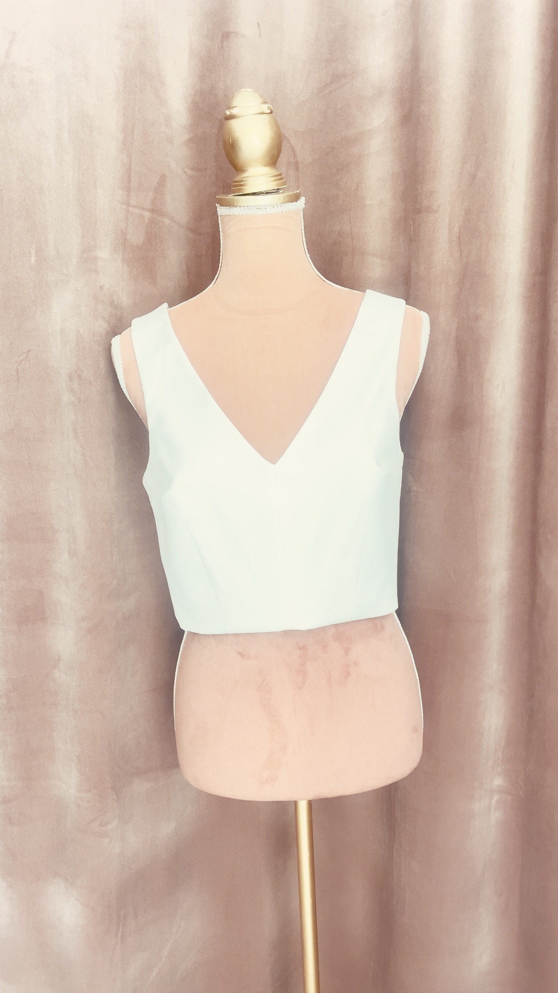 IMG_2059 WHITE BOLD CROP TOP -CKONTOVA