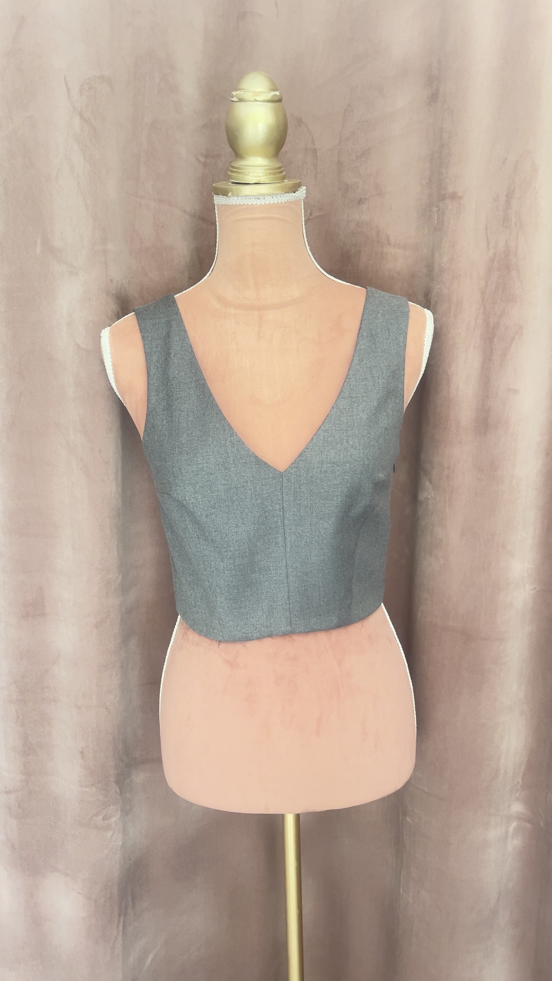 IMG_2062 WHITE BOLD CROP TOP -CKONTOVA