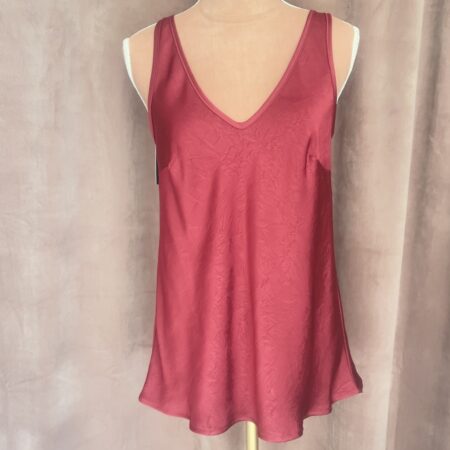 WHITE SLINKY TOP-CKONTOVA